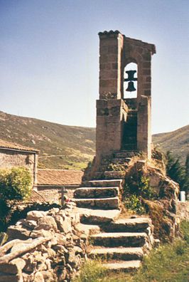Torre de la iglesia de Navalsauz