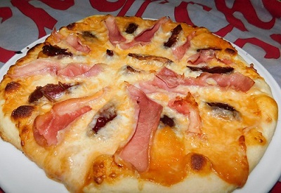 Pizza para llevar del restaurante La Galana, en Hoyos del Espino.
