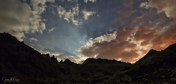 Cielo estrellado sobre el Circo de Gredos. Foto: Juan Diáz.