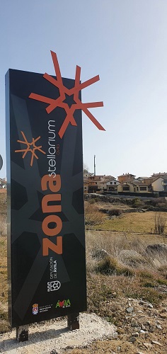 Cartel indicador de zona Stellarium en Barajas, Navarredonda de Gredos, Ávila.