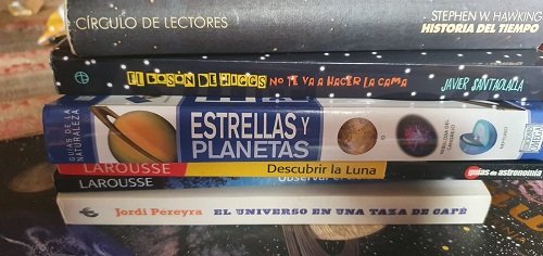 Libros sobre astronomía.