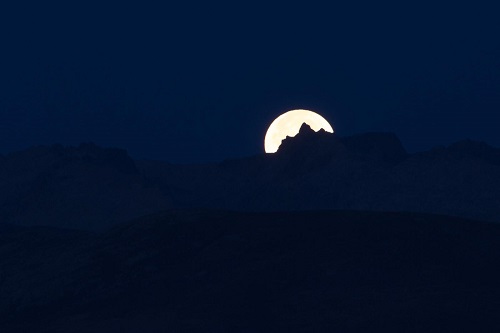 Luna sobre la Galana. Gredos. Foto: Fernando Apausa.