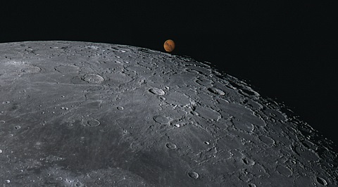 Marte y la Luna. Foto: Óscar M. Mesonero. Startrails.